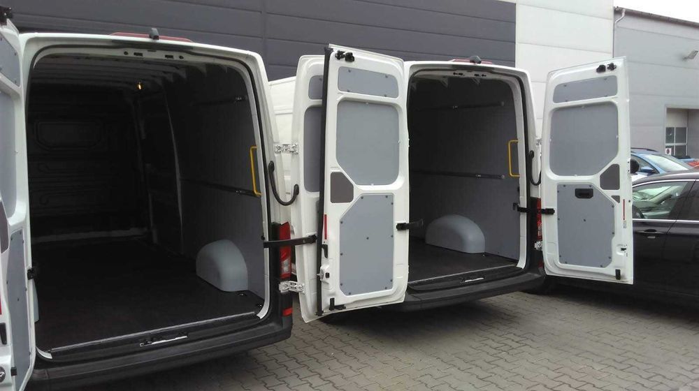 Zabudowa samochodu dostawczego VW Crafter L4H2 i L4H3  //  KNAUTECH