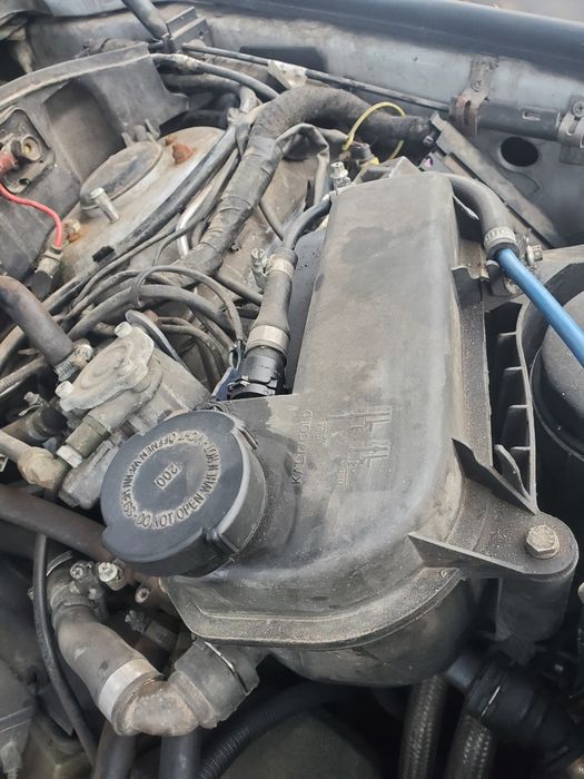 Бачок розширювальний БМВ Е53 Е60 Е65 Е70 Е71 Ф01 Ф10 Ф30. Бачок BMW