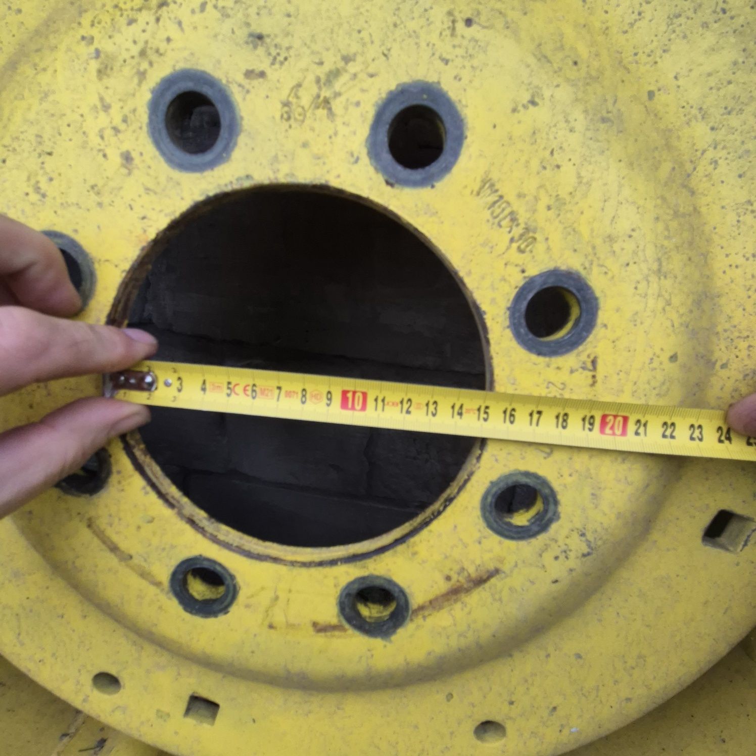 Koła John Deere Grip King 16.9 R 30