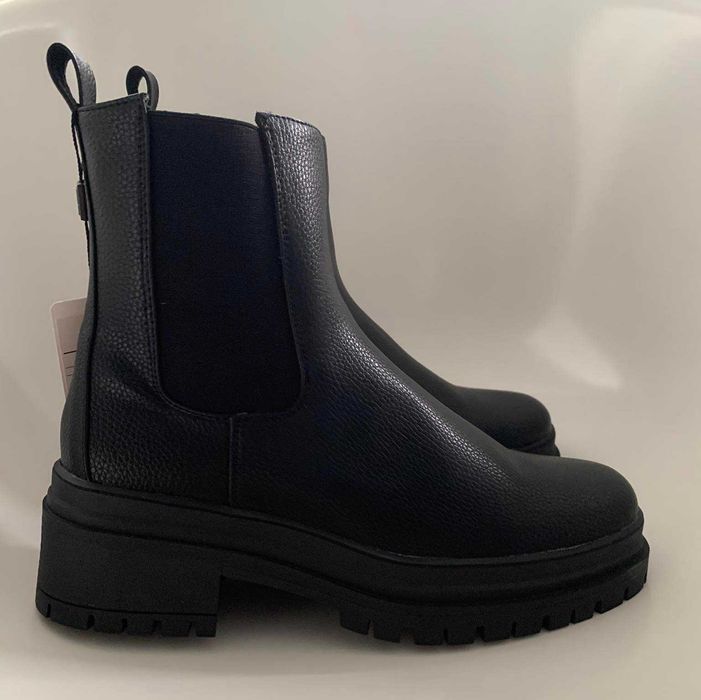 Botins pretos, NOVOS (com etiqueta)