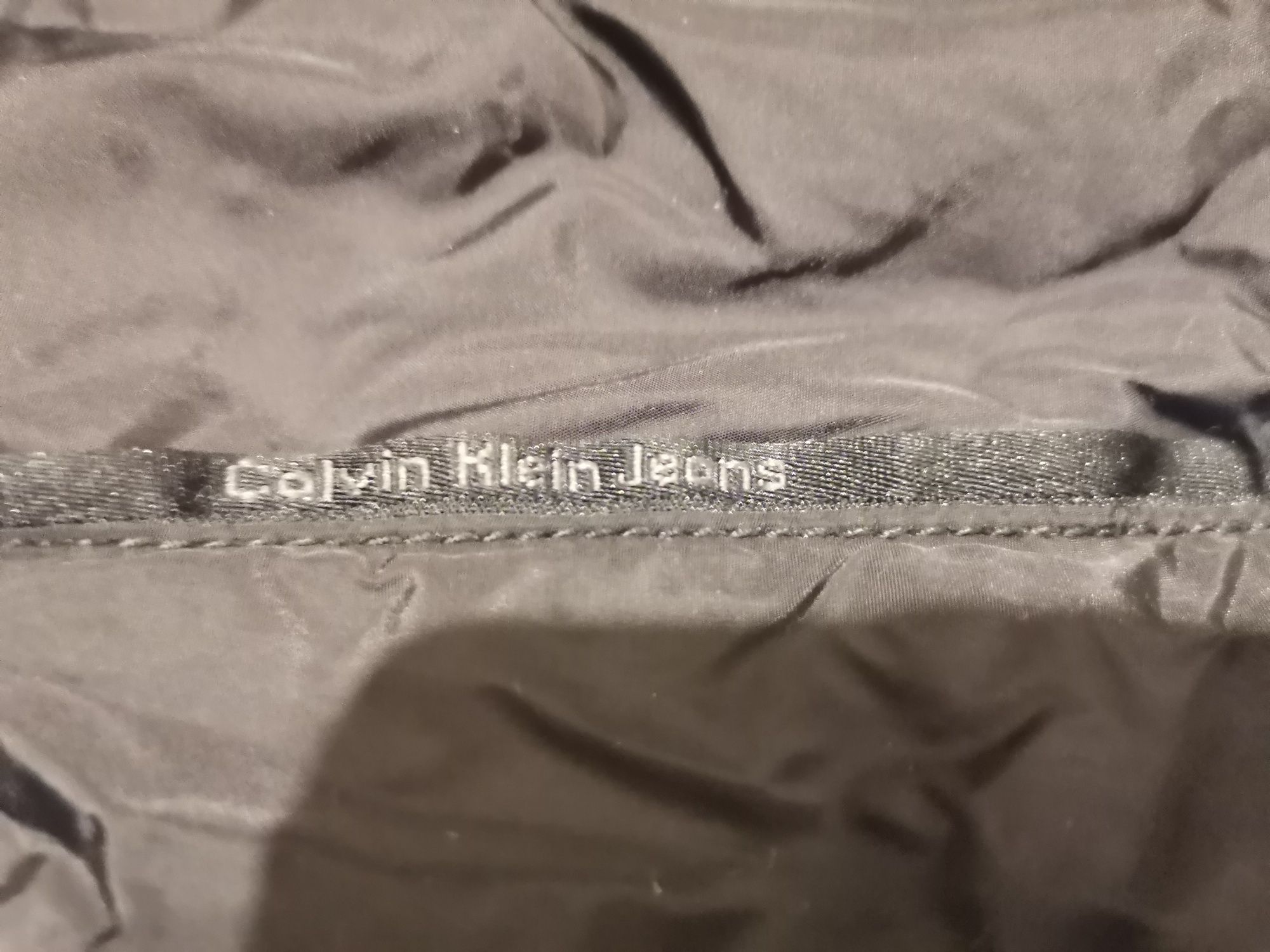 Продам чоловічу куртку Calvin Klein!