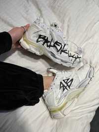 Жіночі кросівки Balenciaga  Runner Graffiti білий 146 ТОП