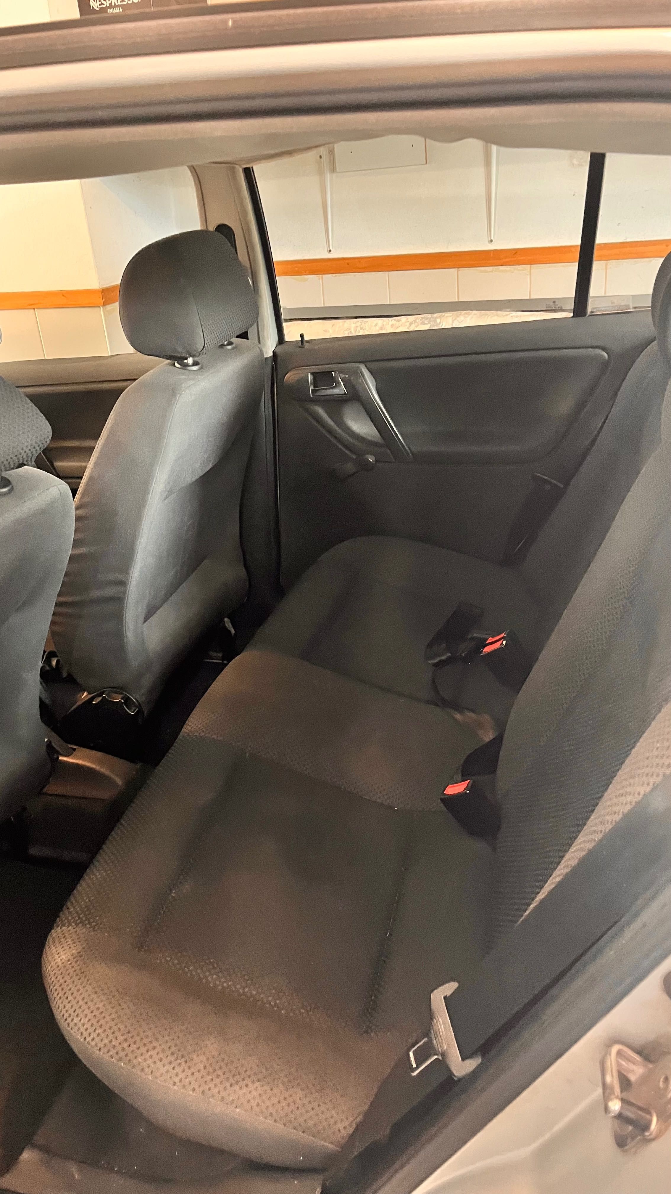 Carro em muito bom estado vw . Só com algumas marcas de uso.