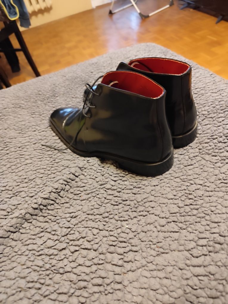 Lakierowane buty męskie