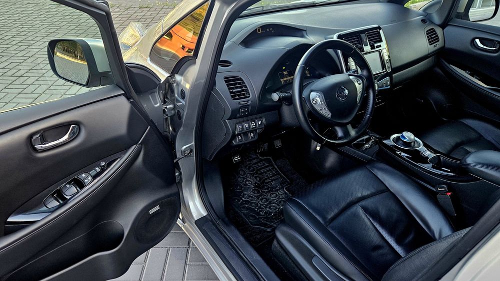 Nissan leaf 2015р. 24кв. 10поділок. Свіжа.