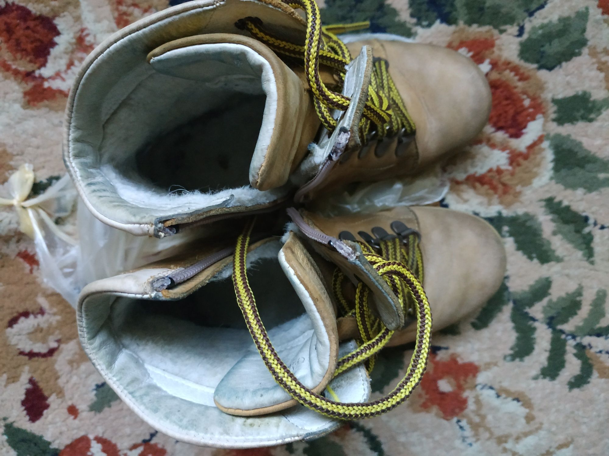 Зимние кожаные сапоги  ботинки  на овчине 31 32 размера стелька 20 см