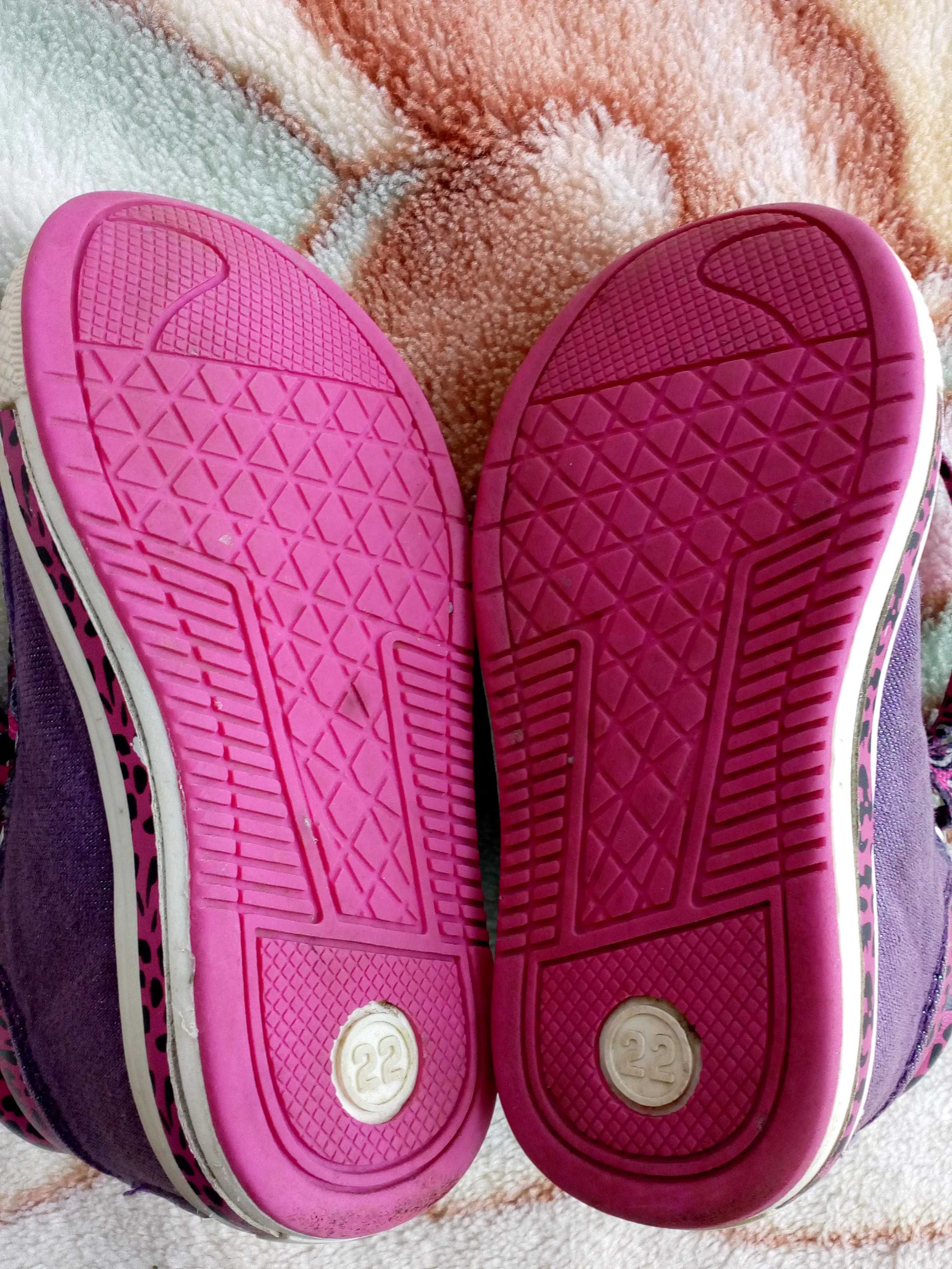 Fioletowe błyszczące trampki buty sportowe 22 cętki serca
