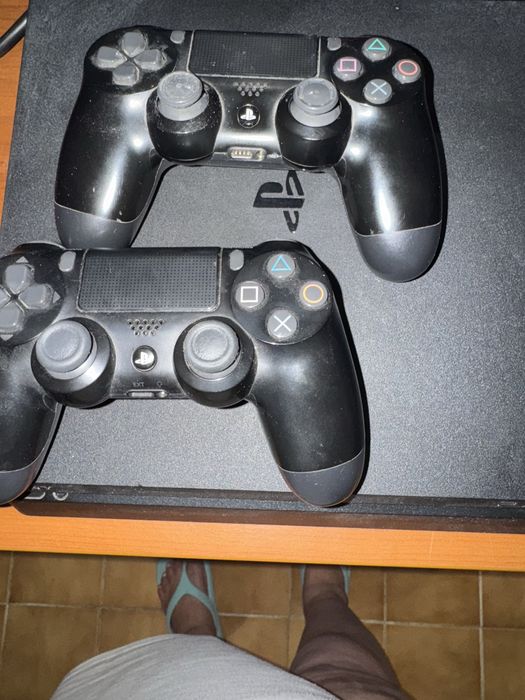 Play Station 4 Slim