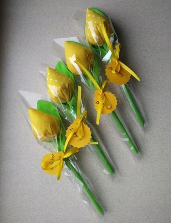 Tulipany kwiaty szyte dzień kobiet babci