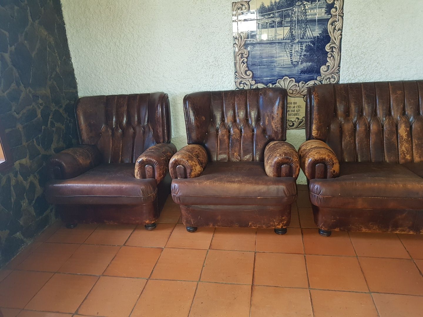 Conjunto de sofás em pele
