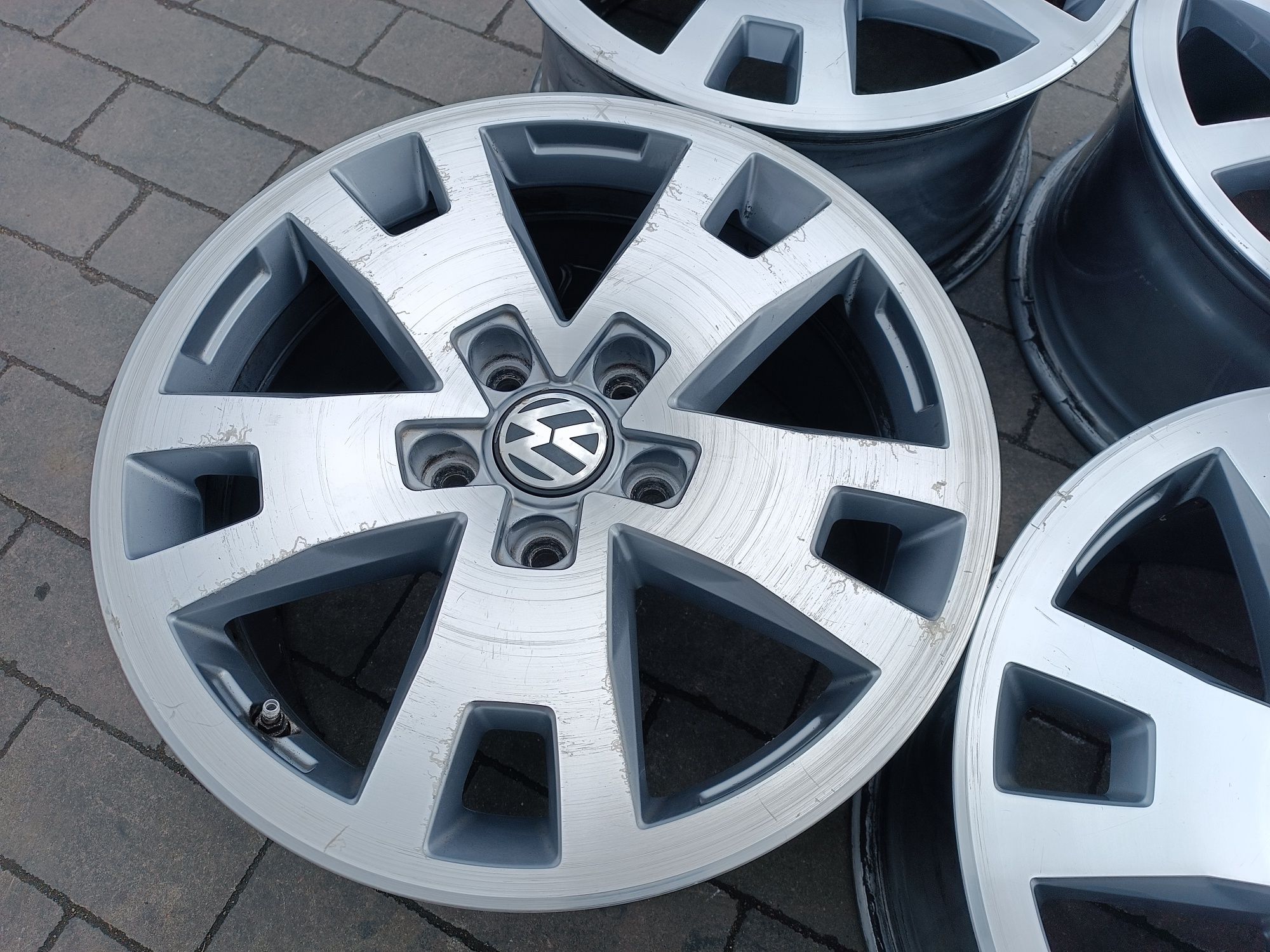 Felgi Alu VW Amarok 2H VW T6 Caravelle Multivan 5x120 ET49 8J17