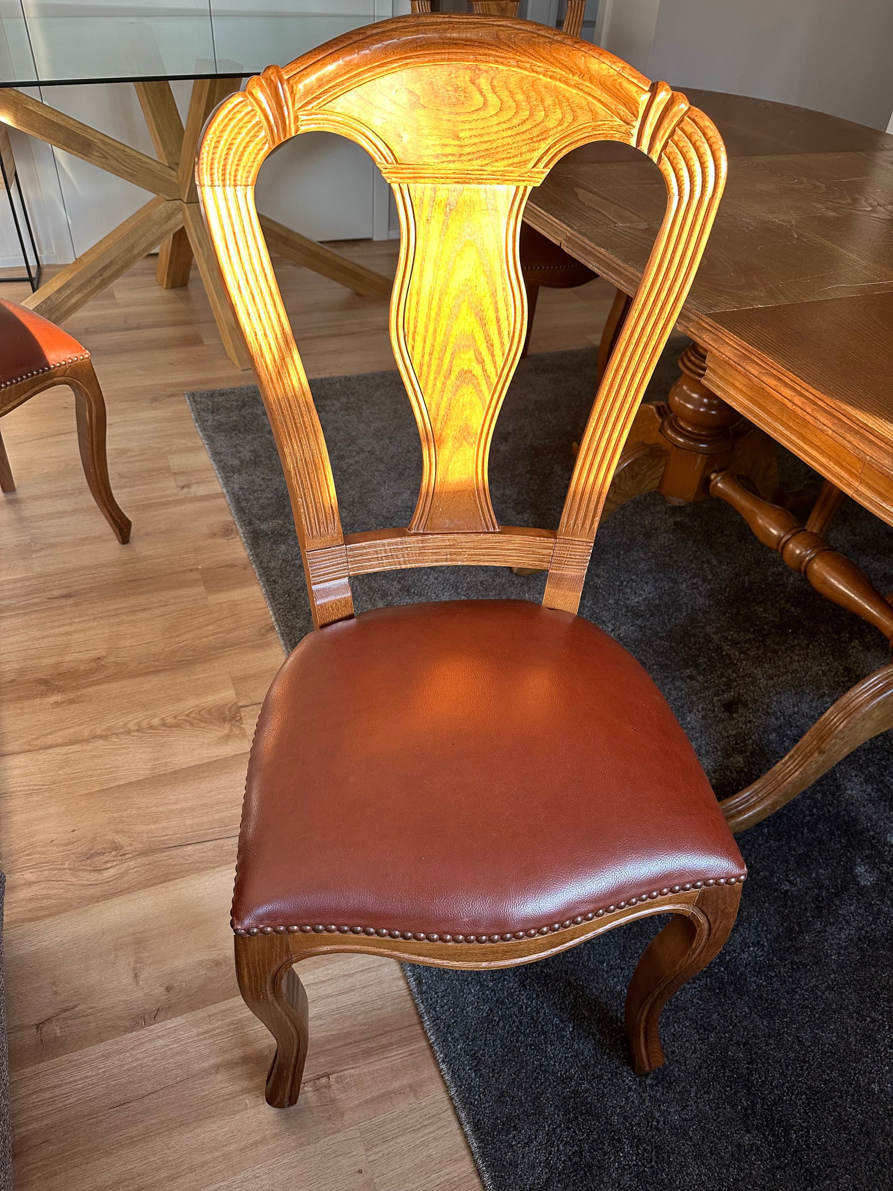 Mesa de sala de jantar com 6 cadeiras