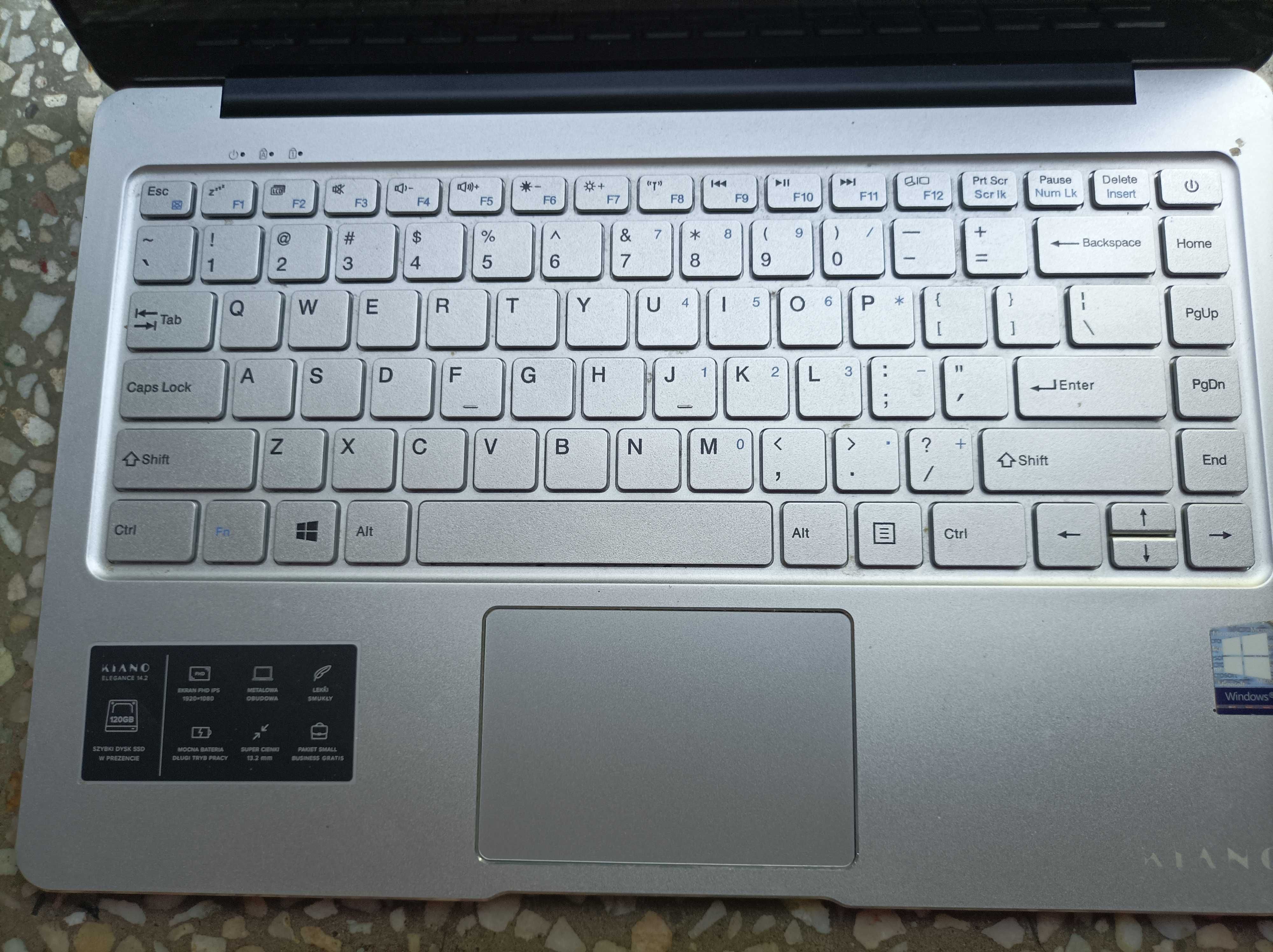 Laptop jest w dobrym stanie technicznym