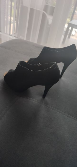 Buty botki zamszowe na szpilce roz.37