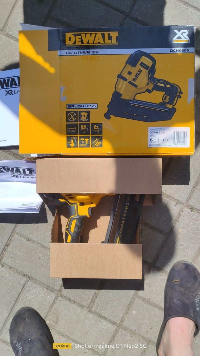 Gwoździarka akumulatorowa DeWALT DCN660N