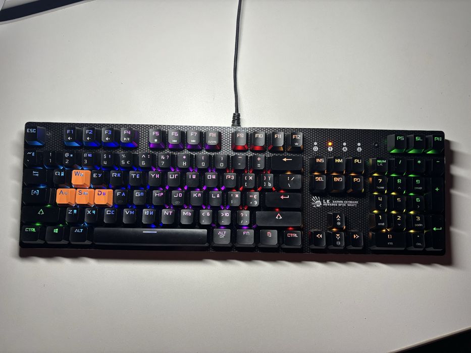 Клавіатура Bloody b810r