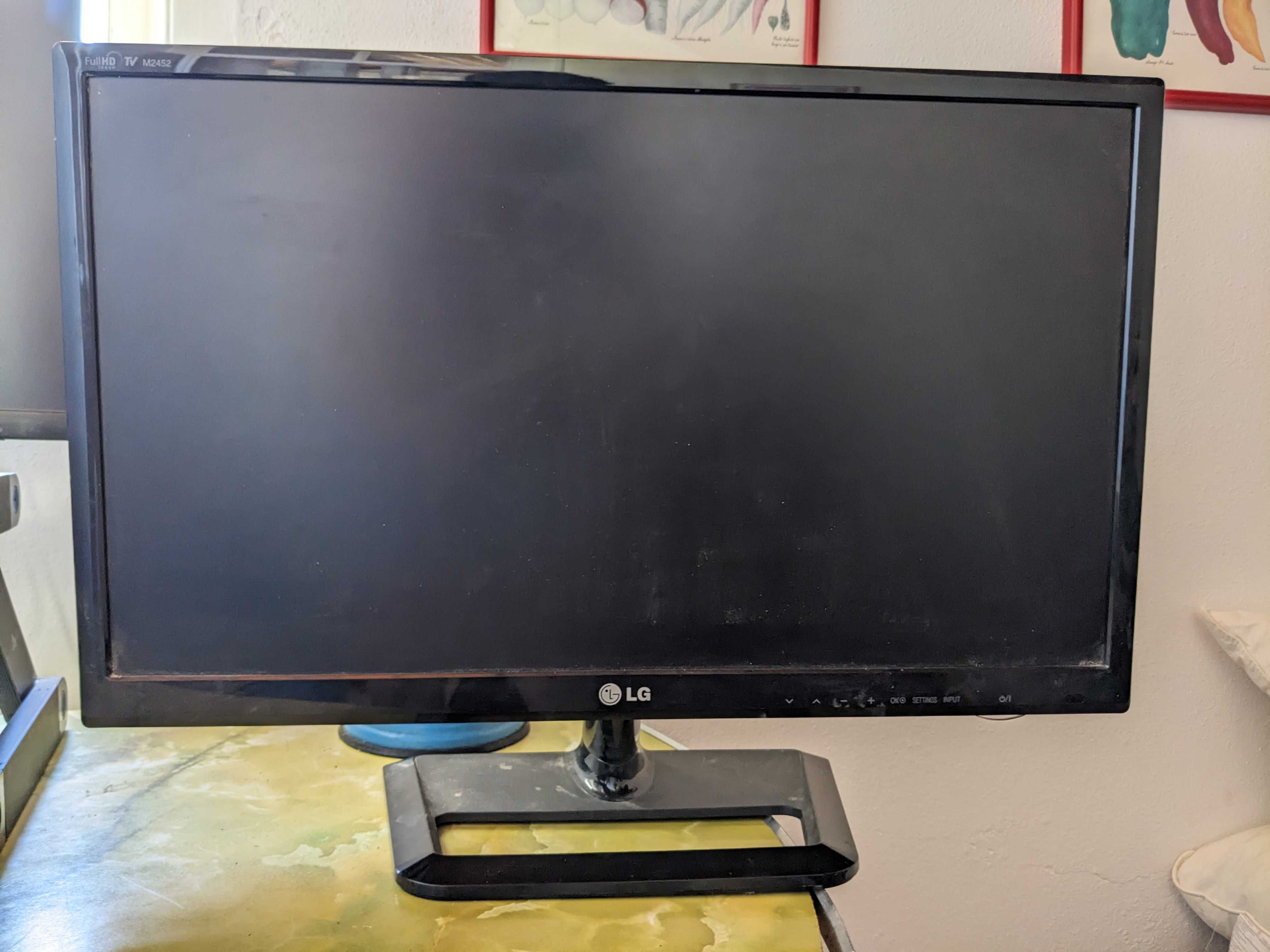TV LG com ecrã 24"