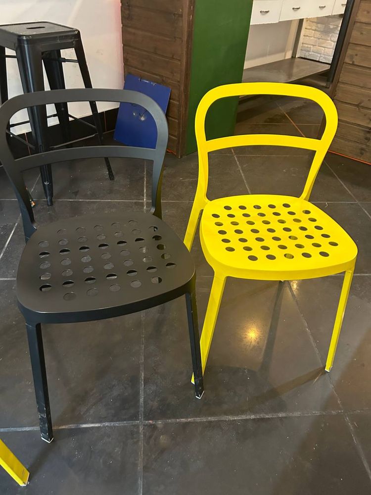 Sprzedam stoły i krzesła
