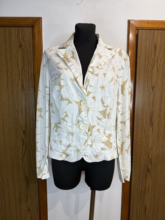 Biała marynarka w kwiaty żakiet w kwiatki