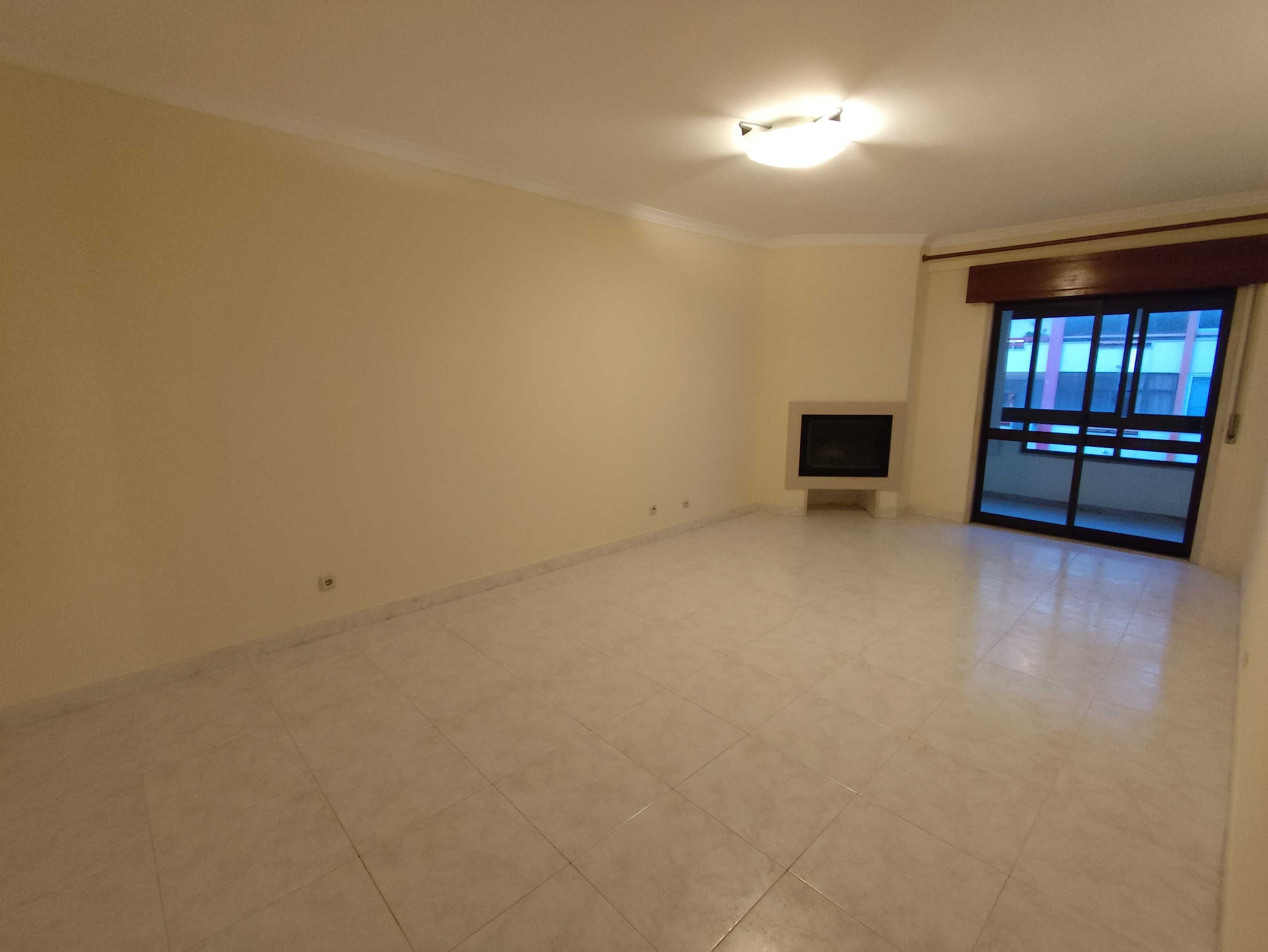 Apartamento T2 - Águas Livres – Damaia de Cima