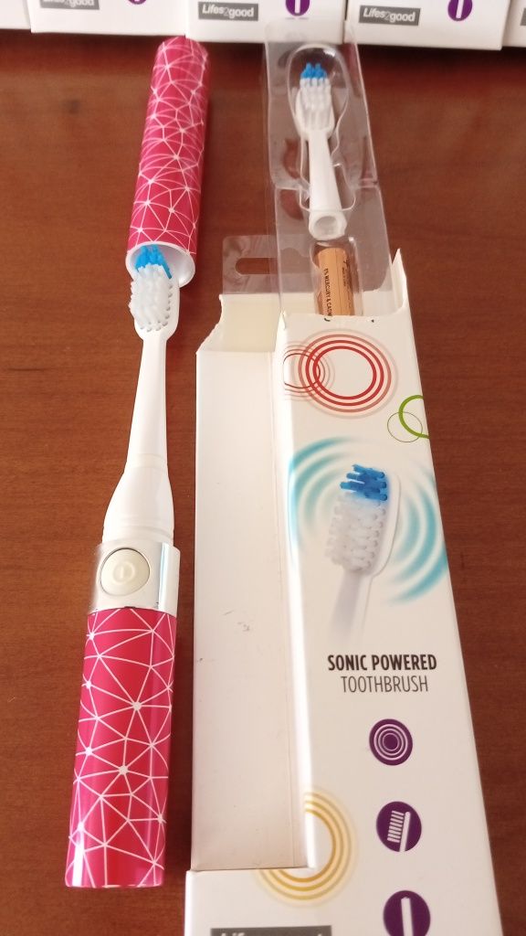 Escovas de dentes para viagem,novas.