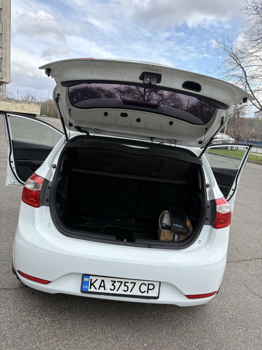 Продам KIA RIO (хетчбек, 2012 р.)