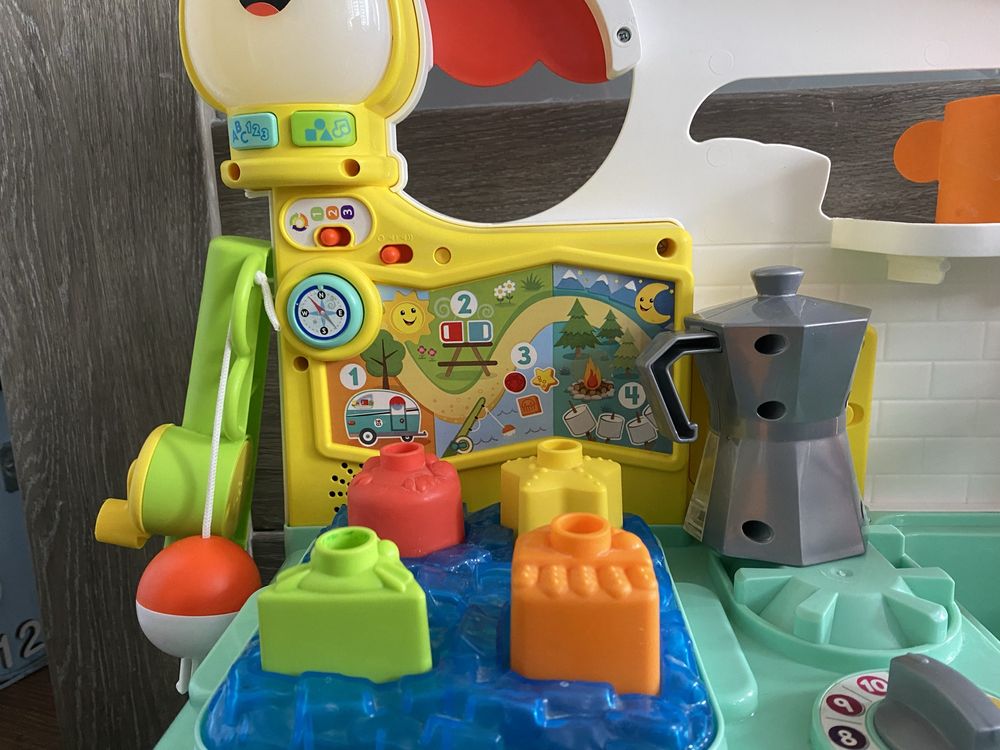 Wesoły kamper dla malucha fisher price