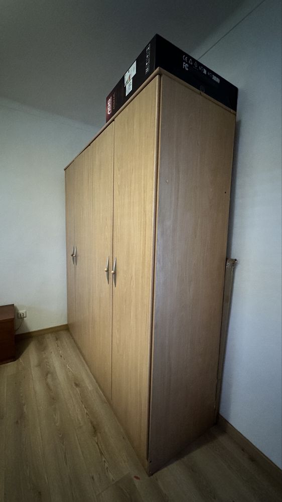 Roupeiro 2m x 1,8m