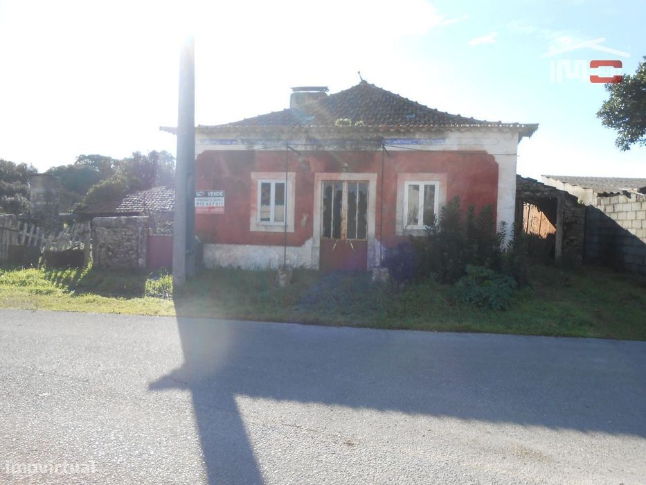 Moradia T3 Em Fátima Para Recuperar Com 10 Mil Metros Area