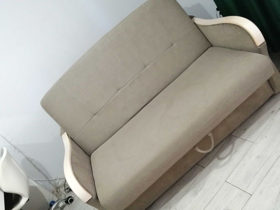 Sofa rozkładana dwuosobowa.