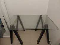 Mesa vidro com pes em madeira