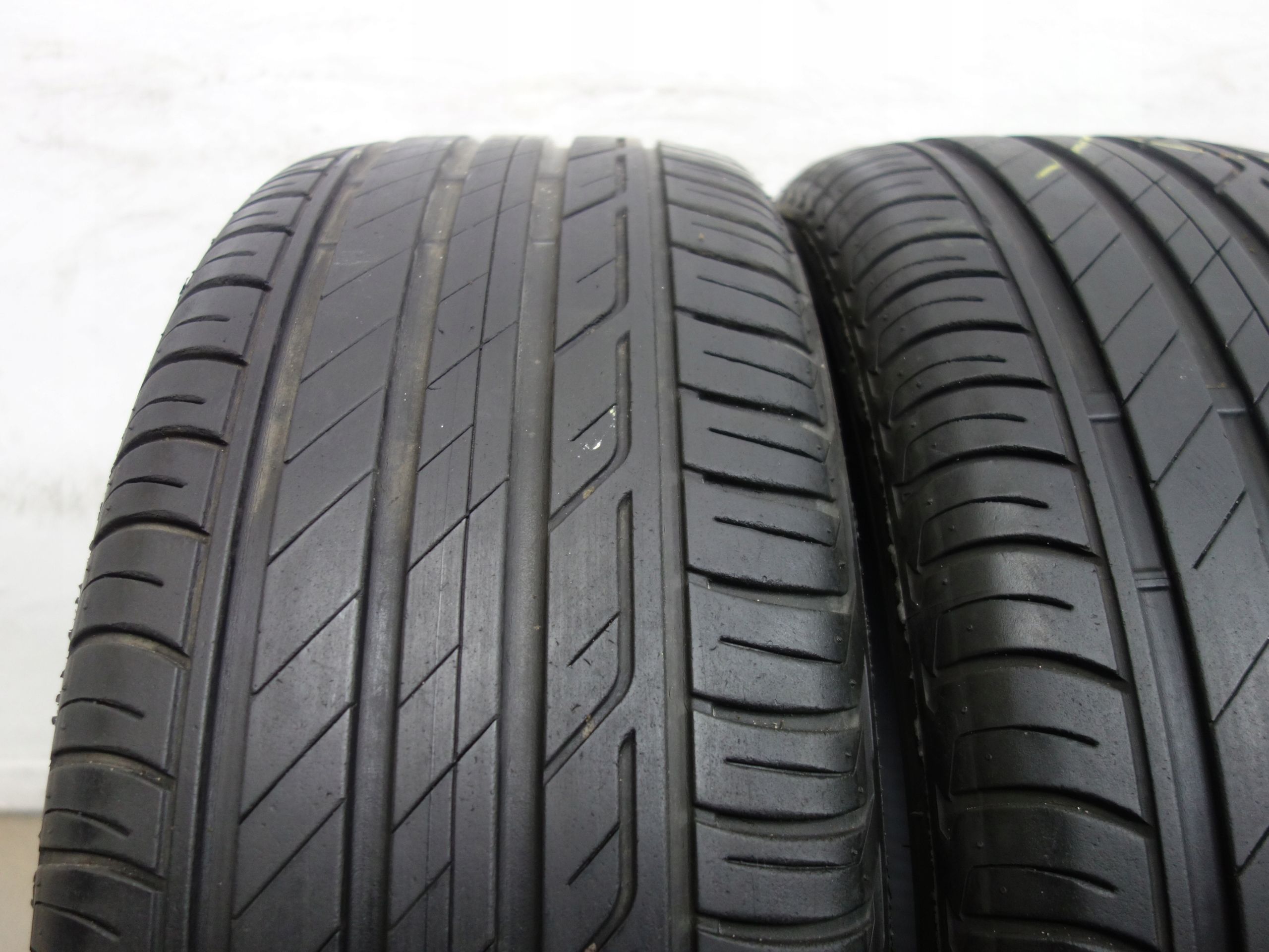 Opony Letnie Bridgestone Turanza T001 215/55R17 94 V AO extra stan