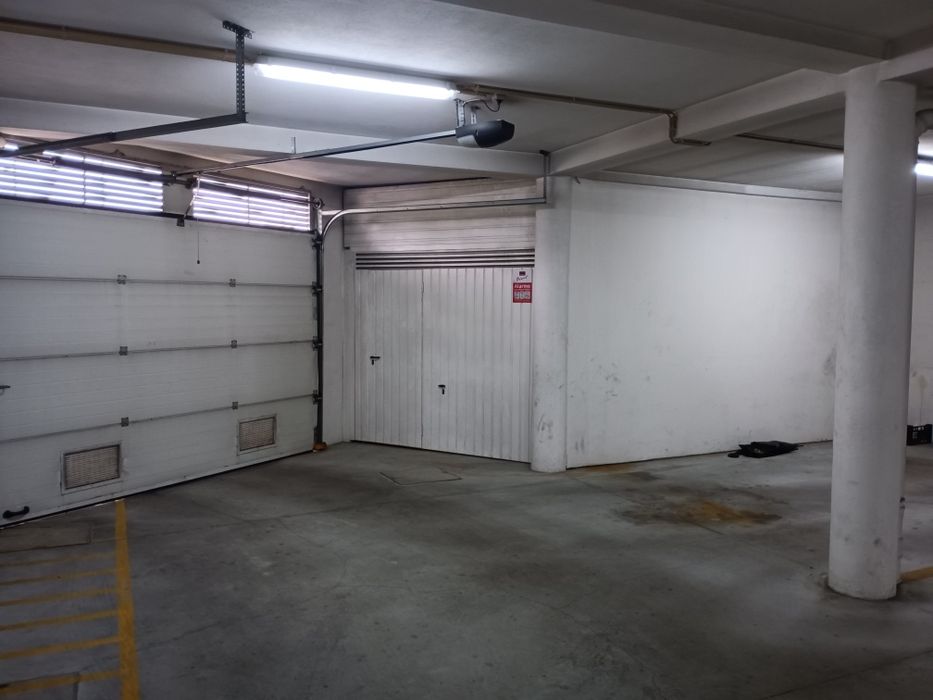 Escritório com garagem