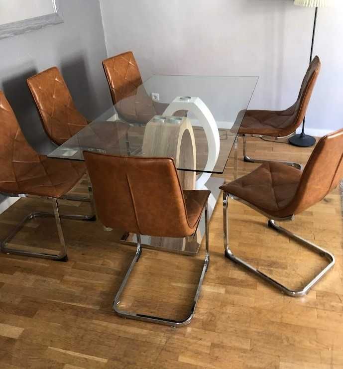Mesa de Jantar em Vidro Temperado – Design Contemporâneo