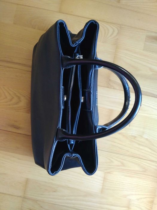 Klasyczna torebka czarna do ręki mieści A4 duża pojemna przegródki