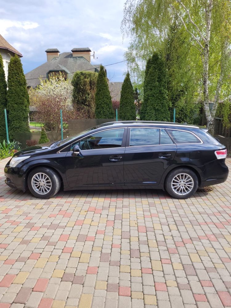 Продам Toyota avensis