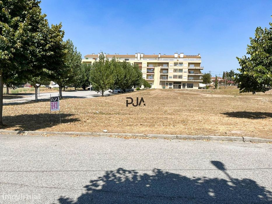 Lote de terreno para construção de prédio em Nelas