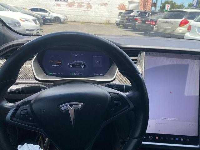 Tesla Model S 2018 Економія