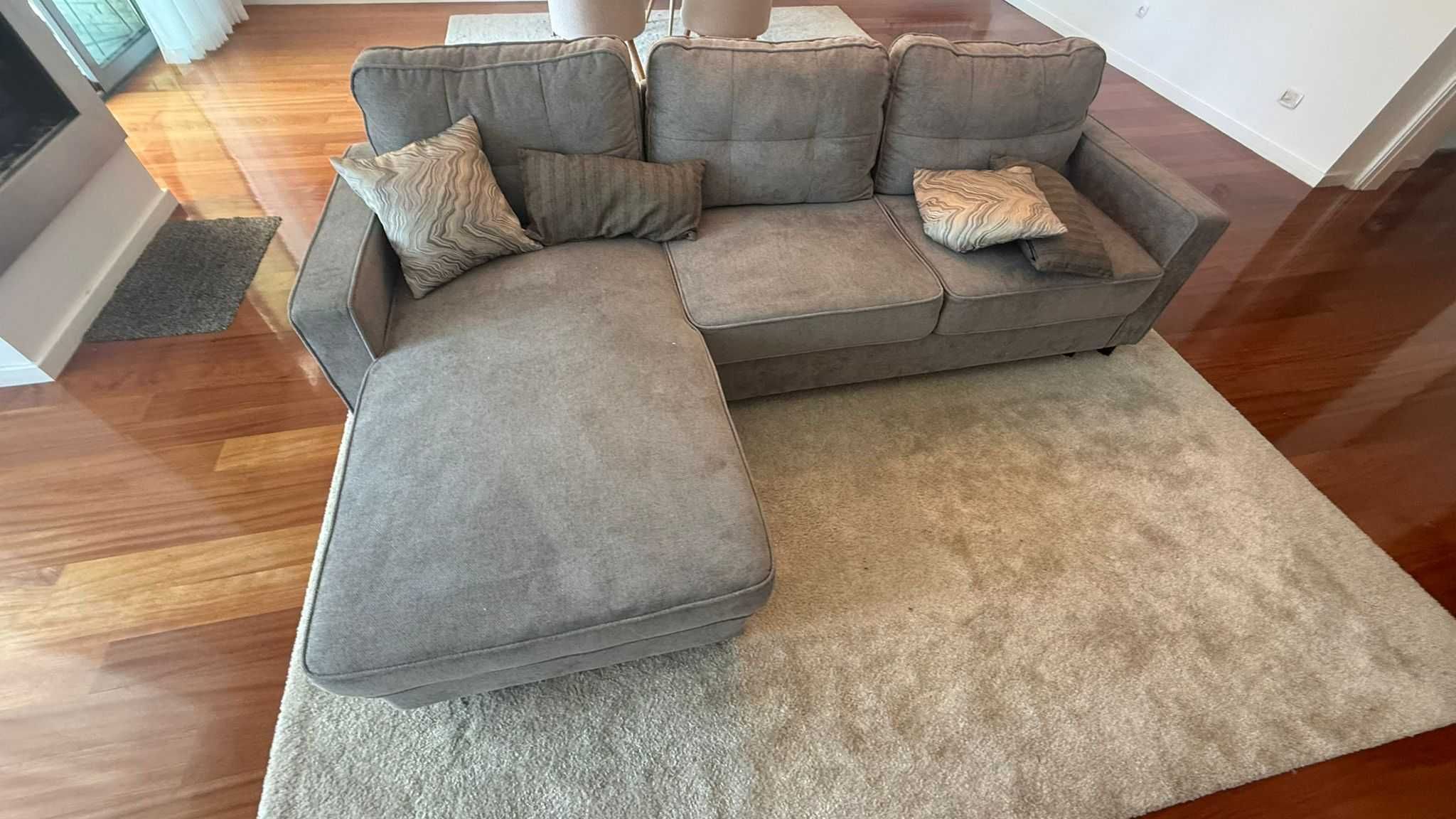 Sofá com chaise longue