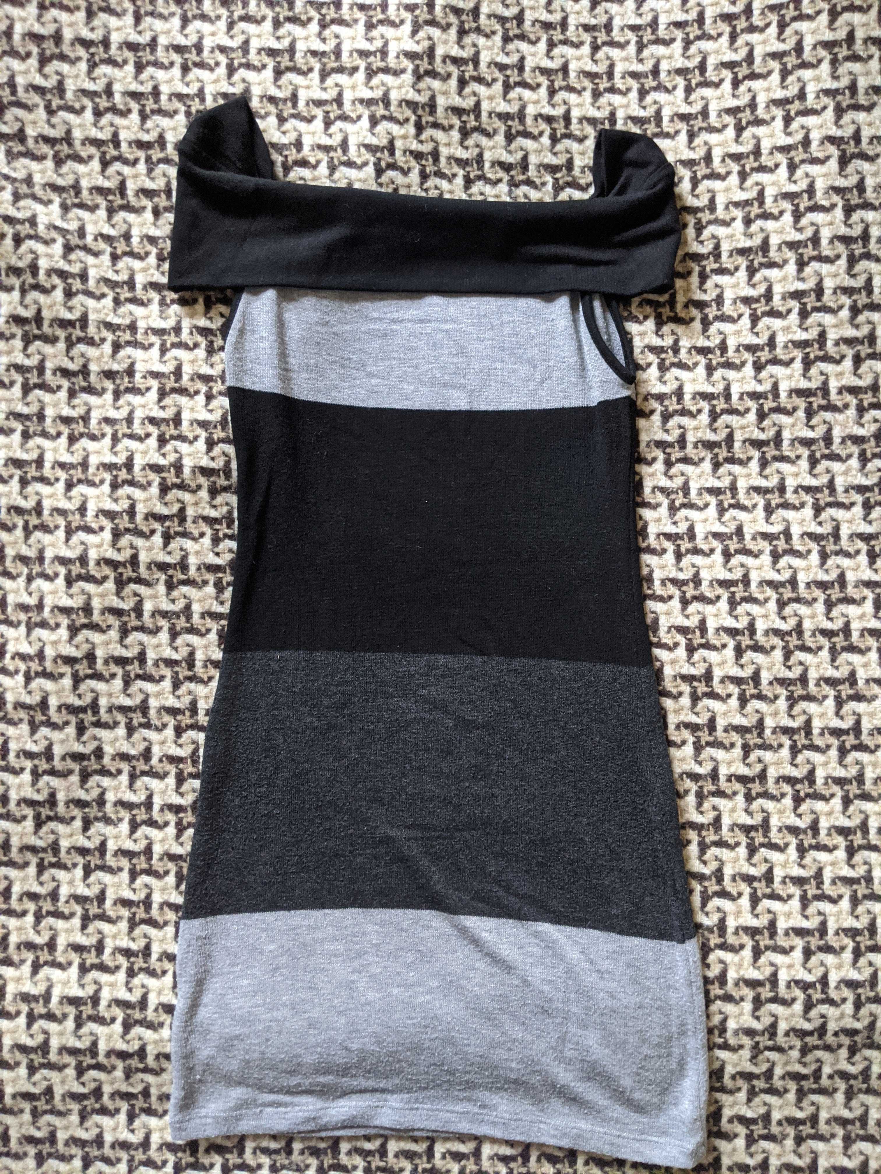 Тепле плаття сірого та чорного кольору з коротким рукавом