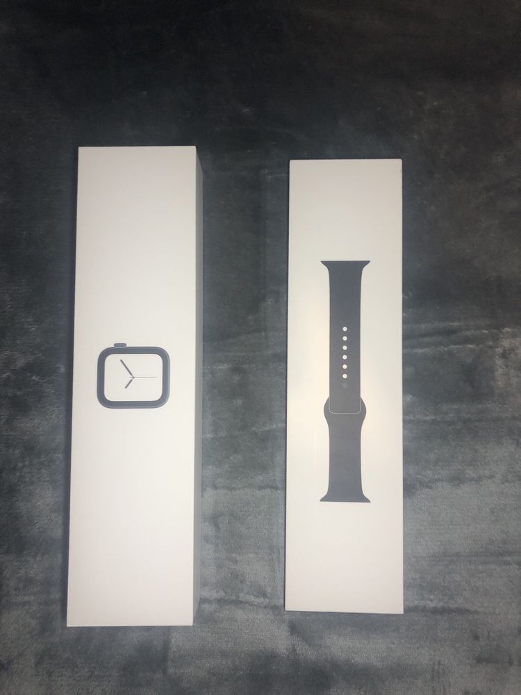 Apple Watch Series 4 (44 mm)(com braceletes extra)