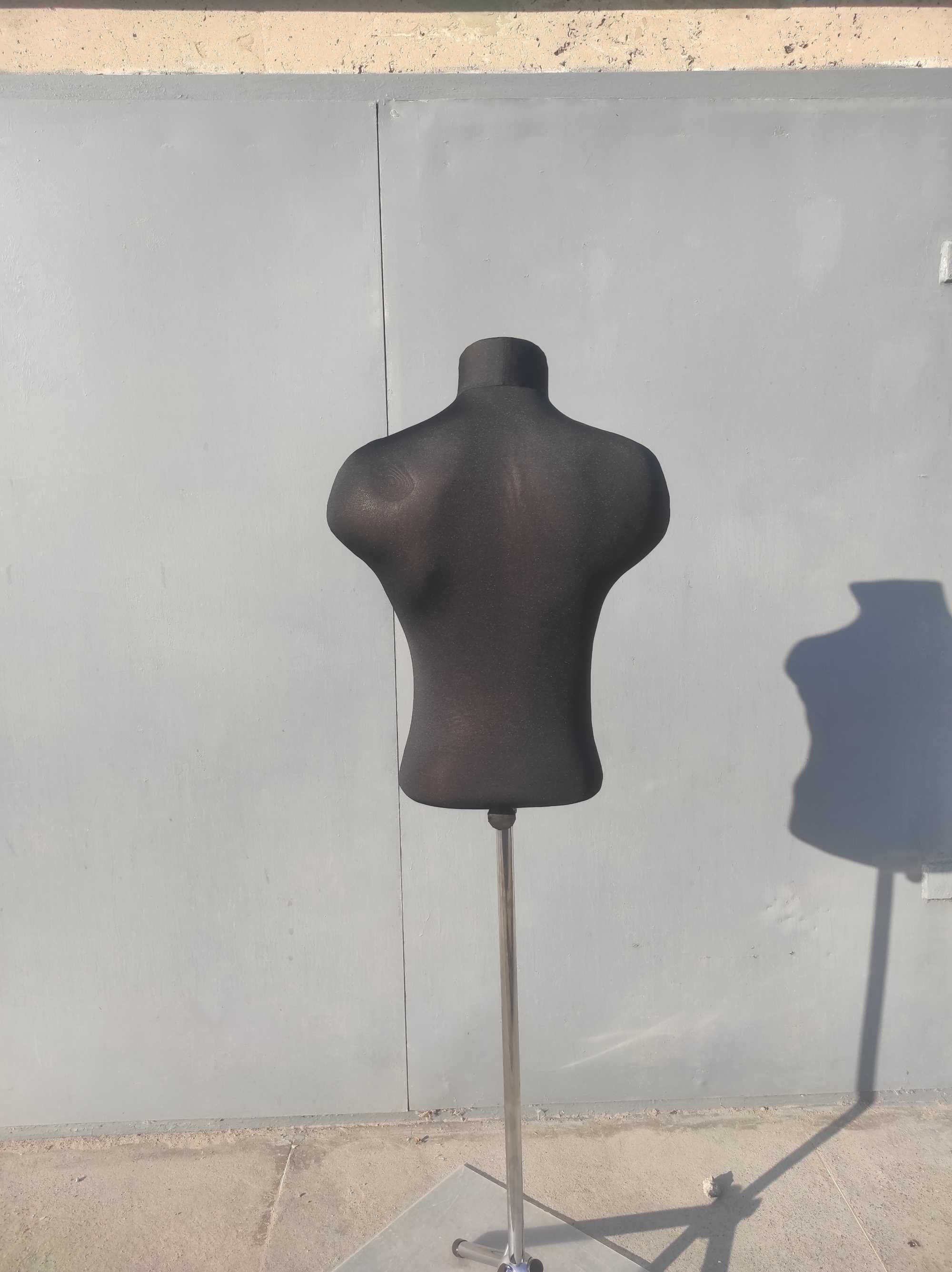 Продам манекени жіночі та чоловічі.