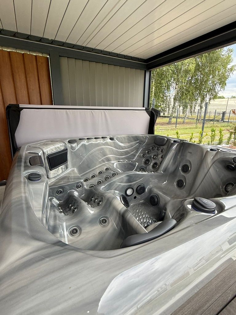 Wystawowa wanna jacuzzi  Barcelona nowy model