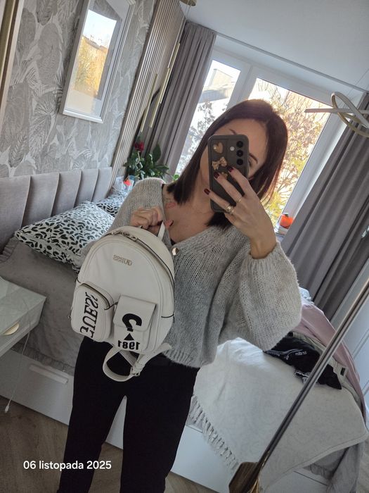 Plecaczek Guess bialy