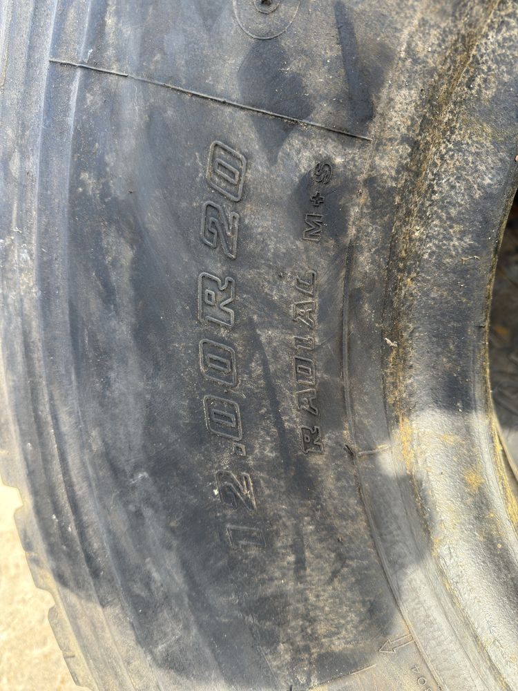 Pneus 1200 R 20 Recauchutados