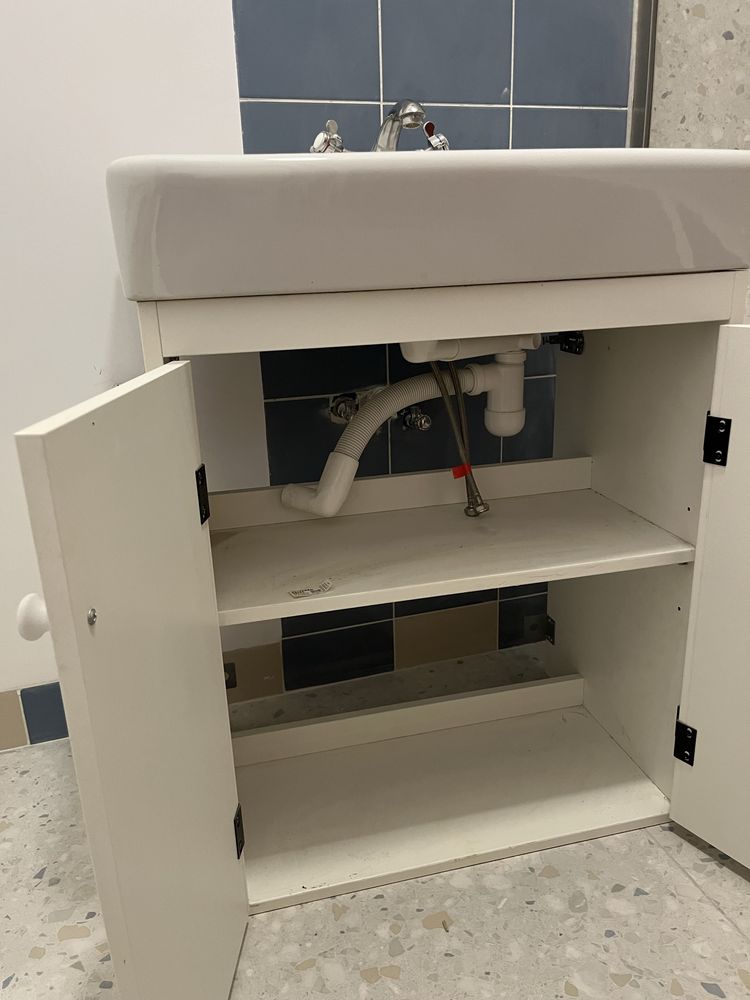 Umywalka Ikea z szafką podwieszaną i baterią