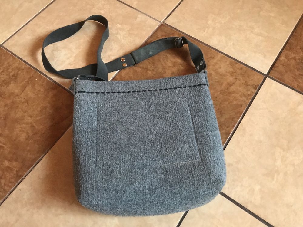 Duża filcowa torebka z haftem NEW FOLK KOGUTY firmy GOSHICO