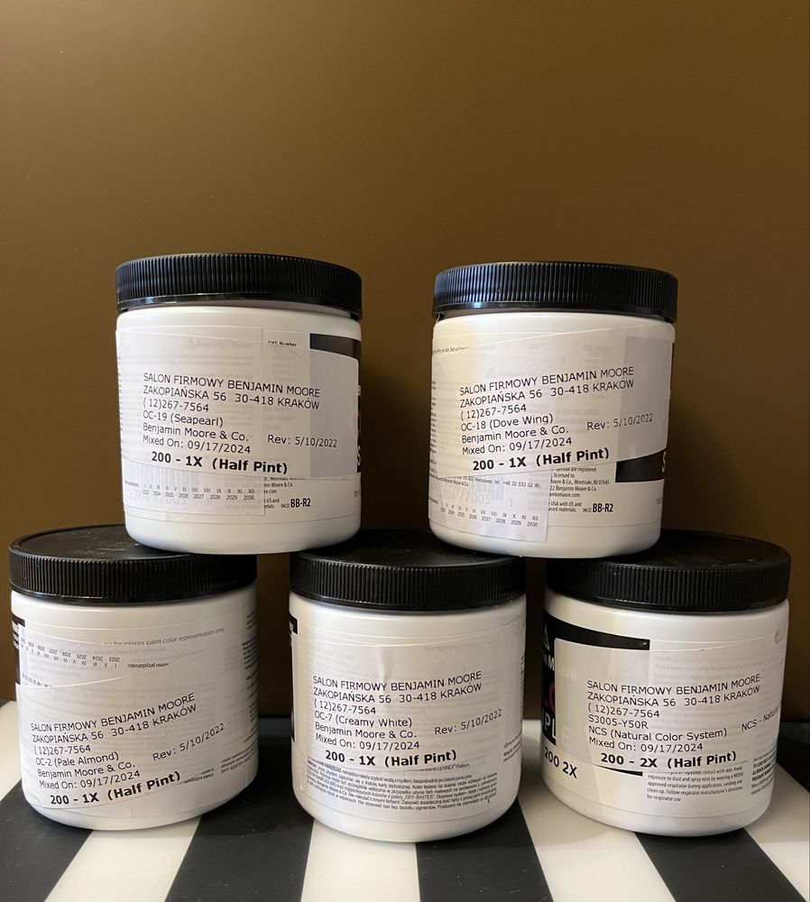 Tester koloru farby Benjamin Moore