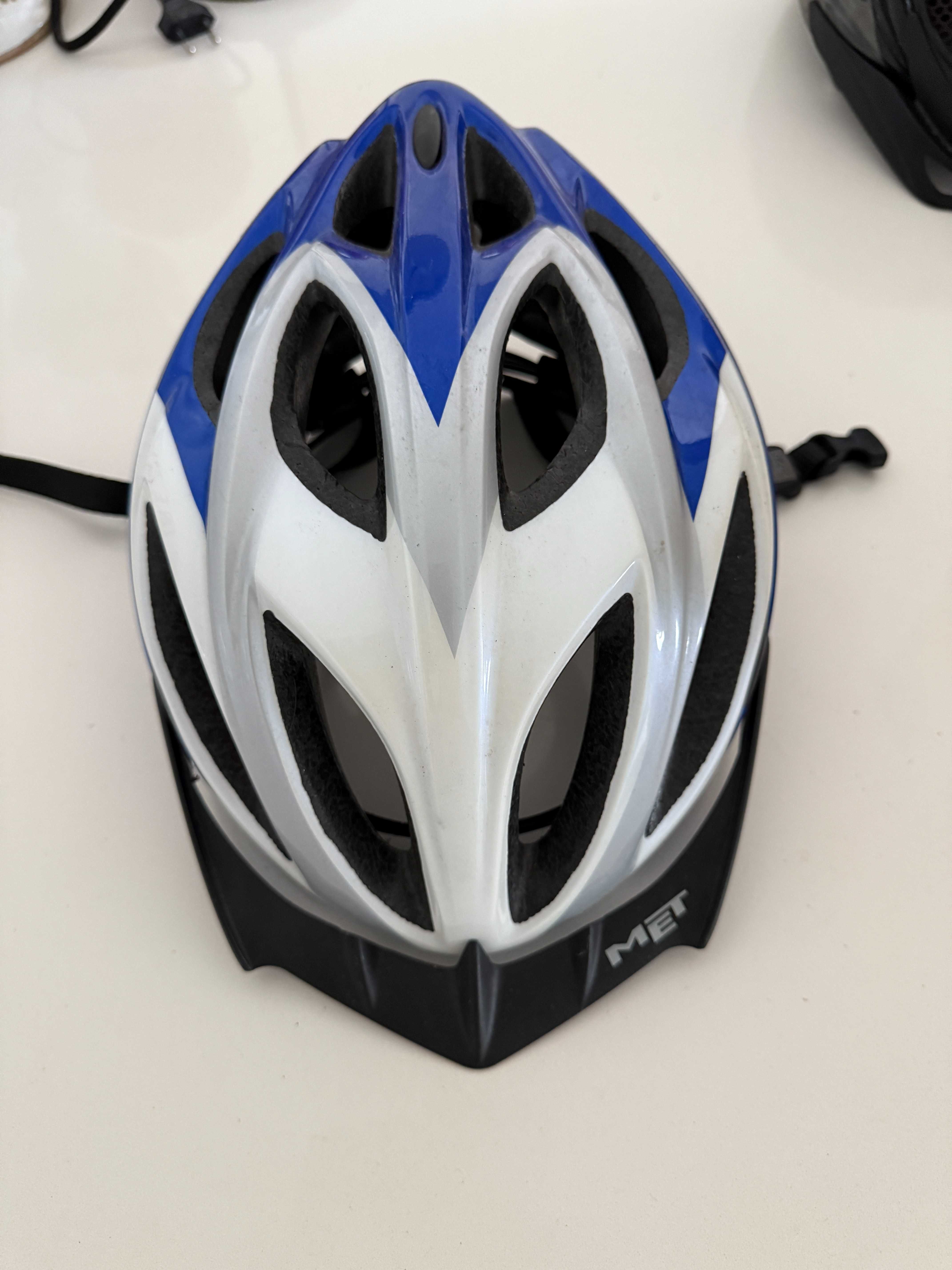 Capacetes e sapatos 43 de ciclismo usados