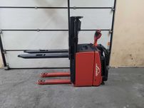 Штабелер самохідний Linde 1.4 тонни/Штабелер самоходный